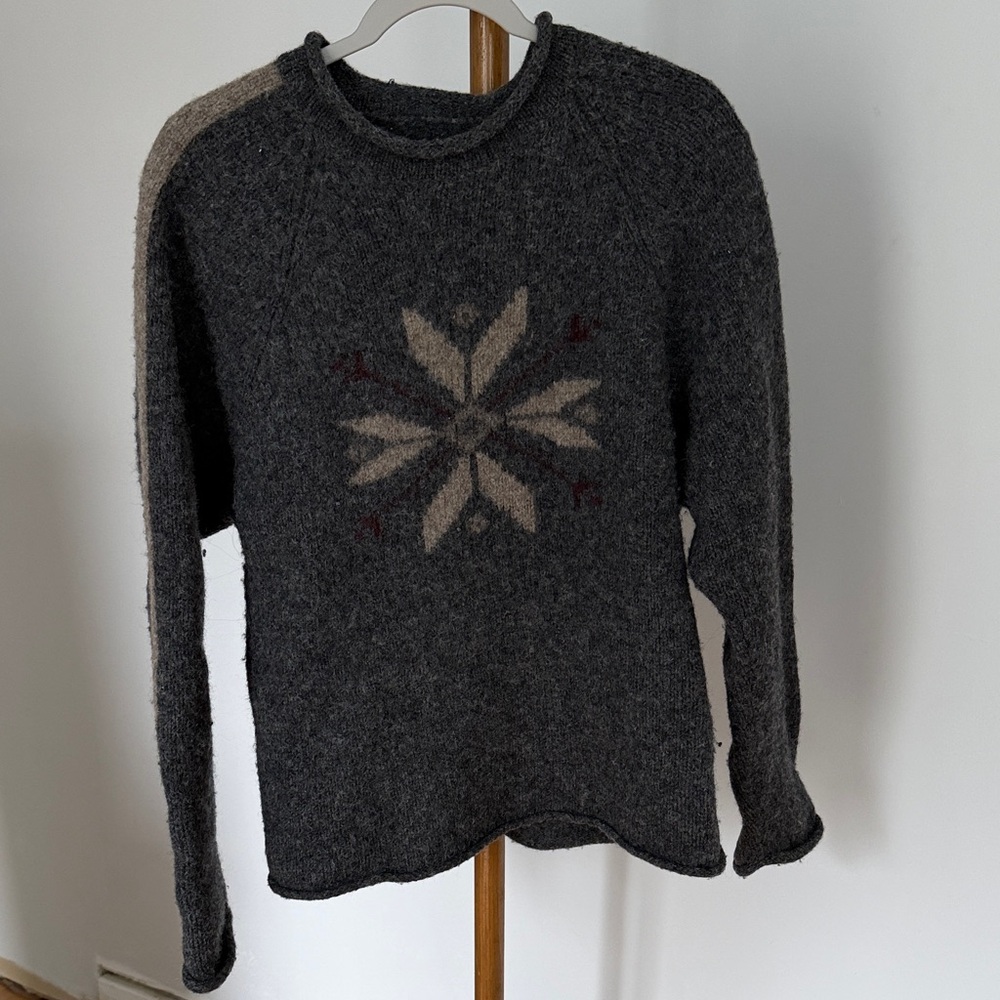 LAST CHANCE ✨ G.H. Bass Co 100% Wool Gray Snowflake Pattern Sweater Vintage